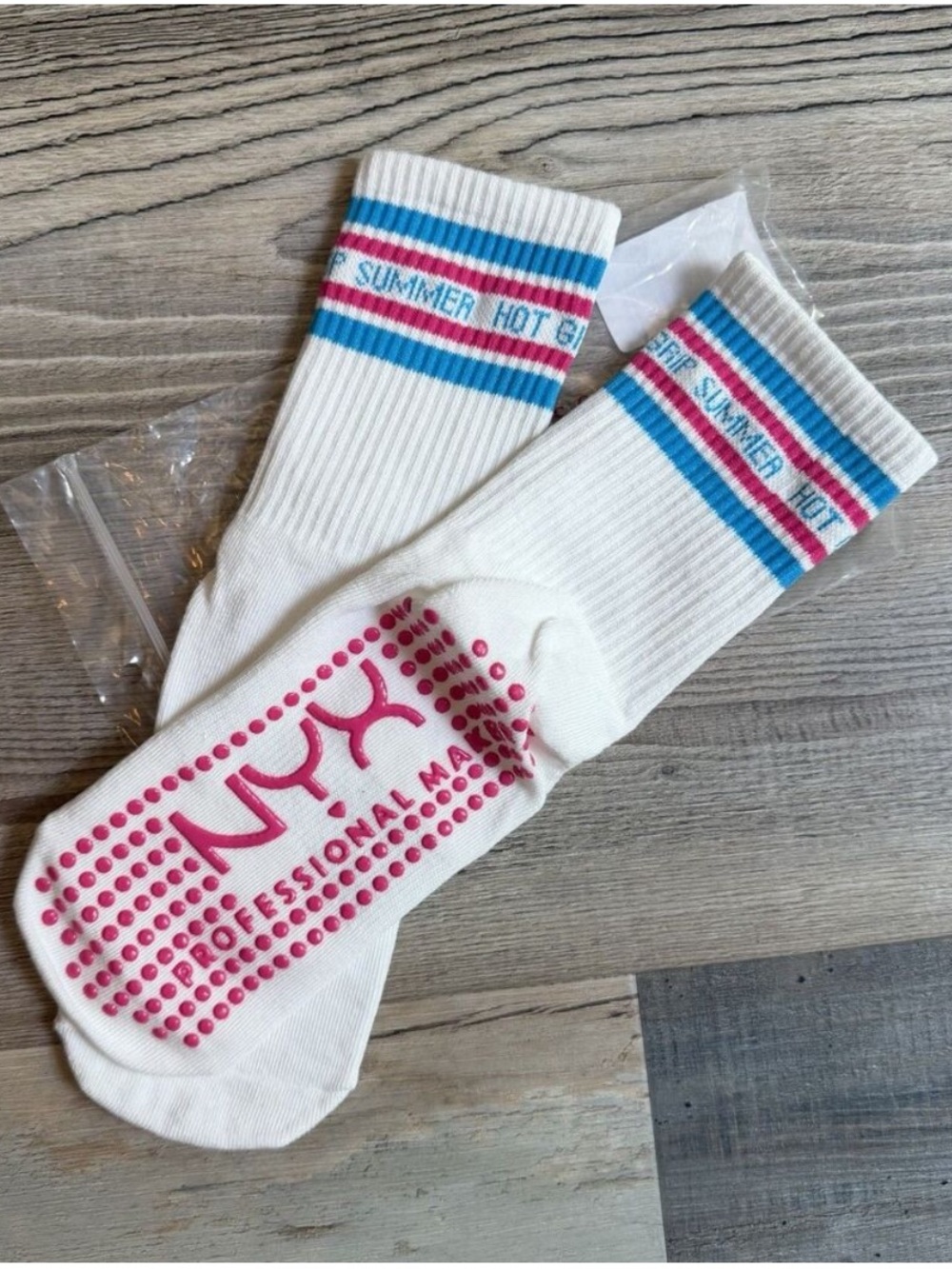 🆕 NYX Professional Makeup Hot Grip Summer Crew Grip Socks 🧦